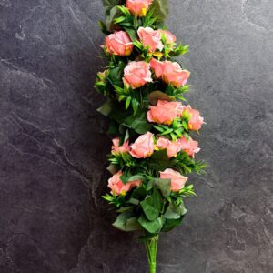 Kunstrozenboom met een serene bloementoets