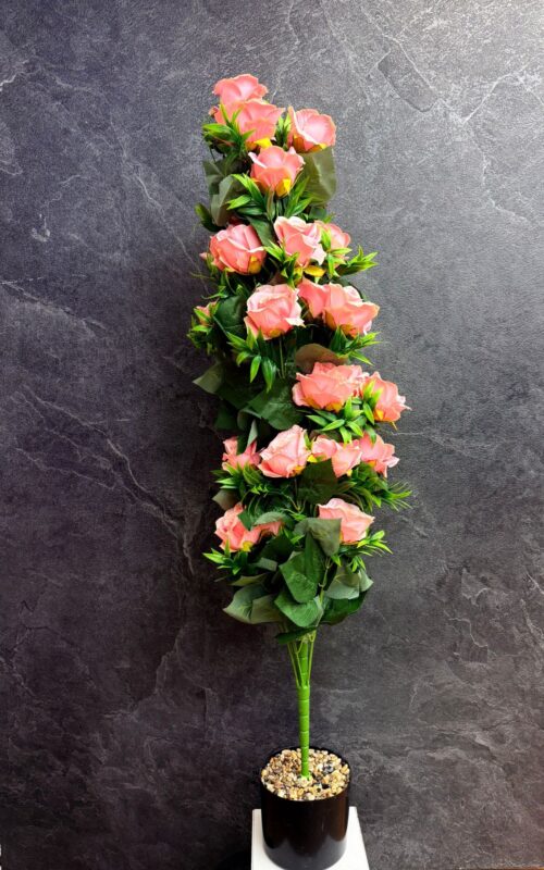 Kunstrozenboom met een serene bloementoets