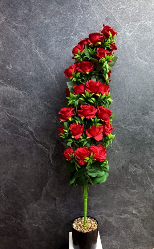 Kunstmatige verticale rozenboom met een warme perzikkleurige touch